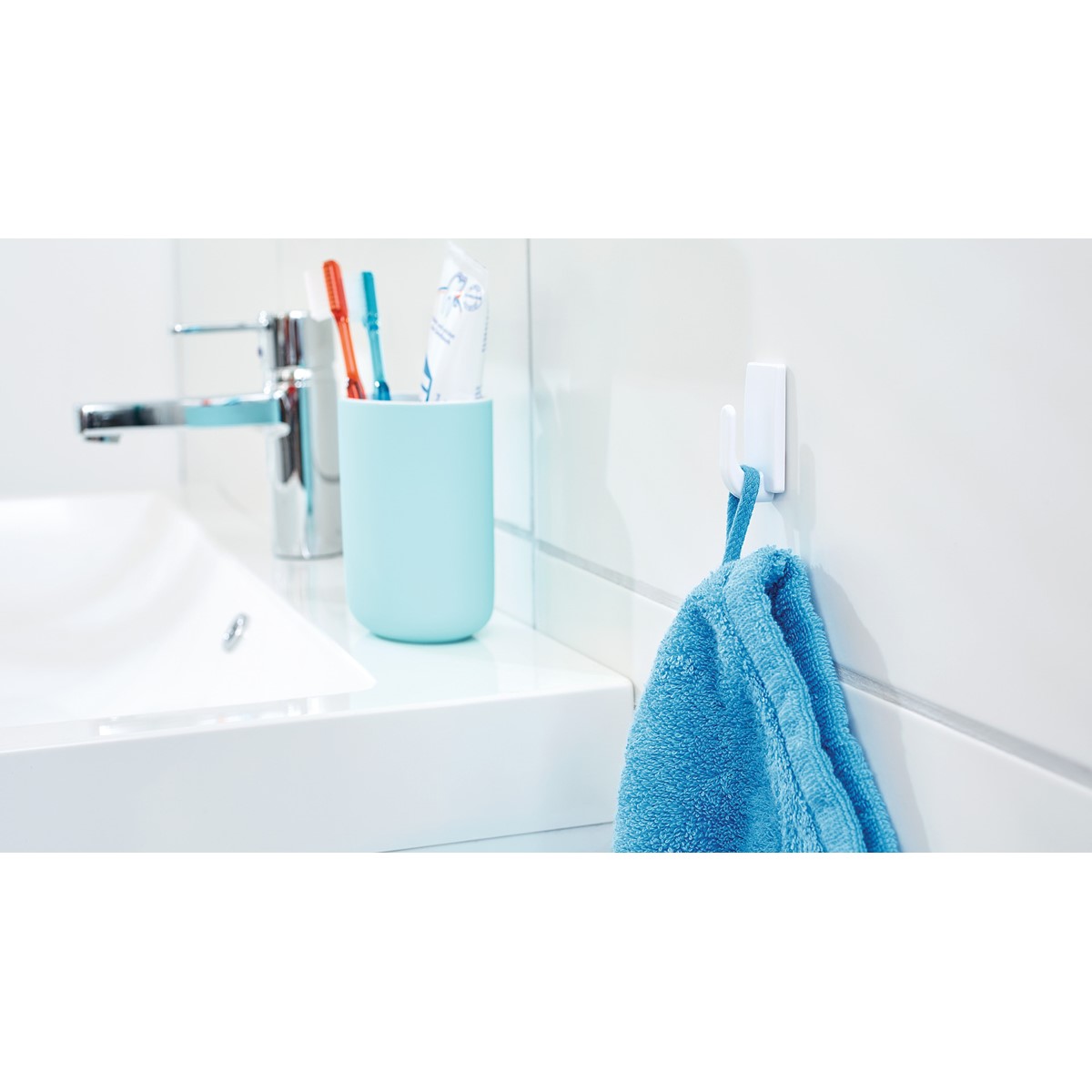 Ganci Adesivi Tesa Powerstrips - Supporto Fino A 2kg, Rimovibili Senza Tracce